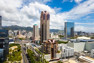 Imperial Plaza in Honolulu, HI - Building Photo - Building Photo