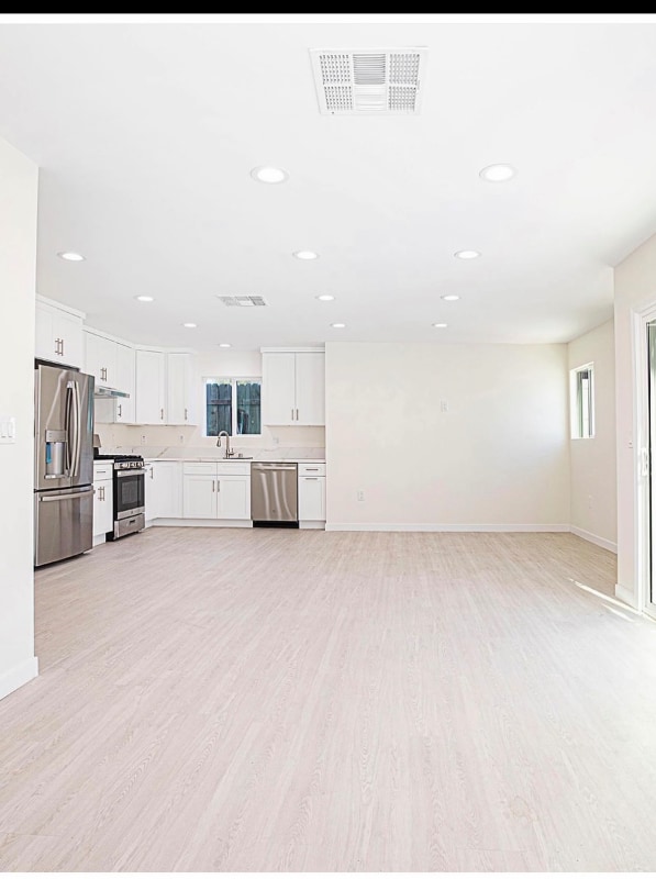 property at 6638 Lindley Ave