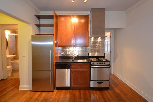 726 W Addison St, Unit 2Z in Chicago, IL - Building Photo - Building Photo