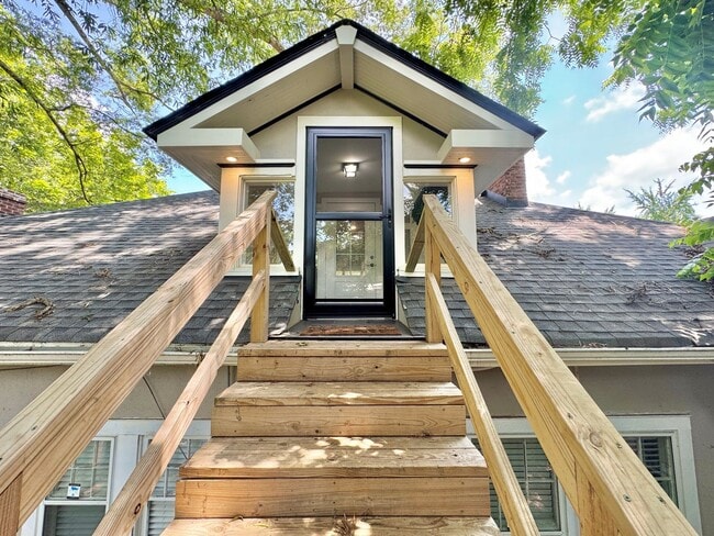 property at 638 W Front St