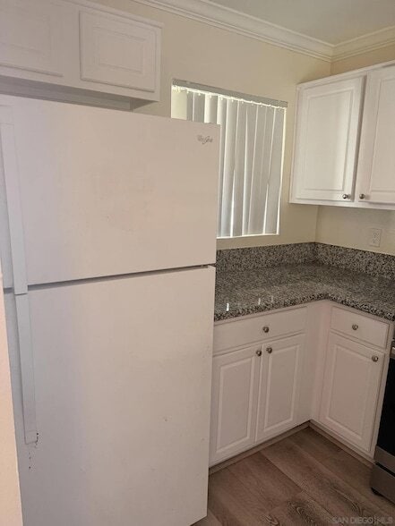 7405 Charmant Dr in San Diego, CA - Building Photo - Building Photo