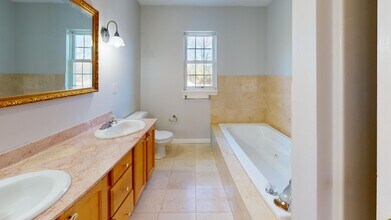 128 N Taylor Ave in Norwalk, CT - Building Photo - Building Photo