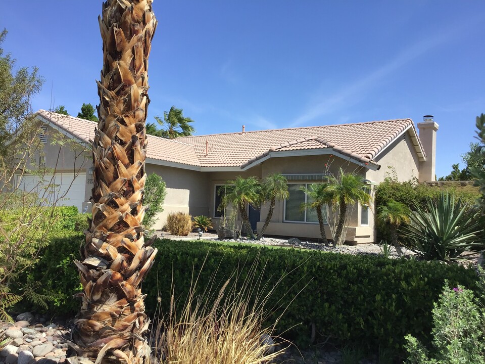 2220 N Paseo de Anza in Palm Springs, CA - Building Photo