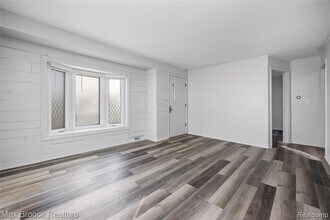 19217 Birmingham St in Roseville, MI - Building Photo - Building Photo