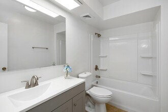 2352 Torrey Pines Rd, Unit 2352 Torrey Pines unit 5 in La Jolla, CA - Building Photo - Building Photo