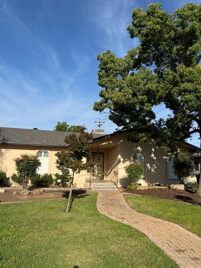 91 O St in Sanger, CA - Building Photo - Building Photo