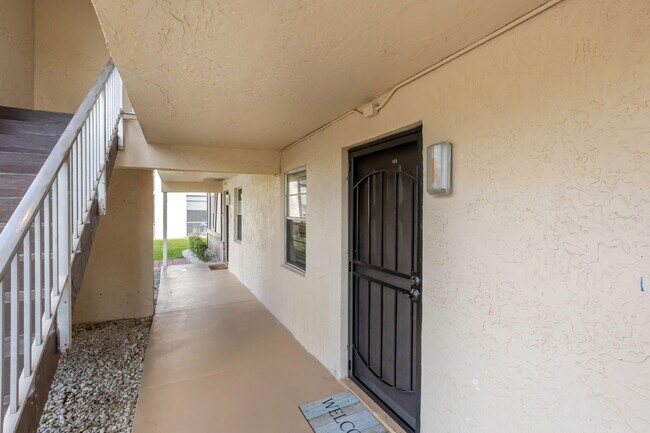 2423 NW 89th Dr in Coral Springs, FL - Building Photo - Building Photo