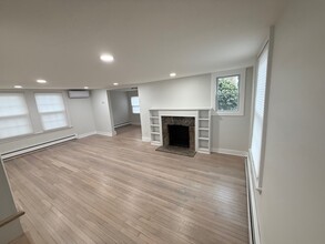 4 Evergreen Ave in Wilton, CT - Building Photo - Building Photo