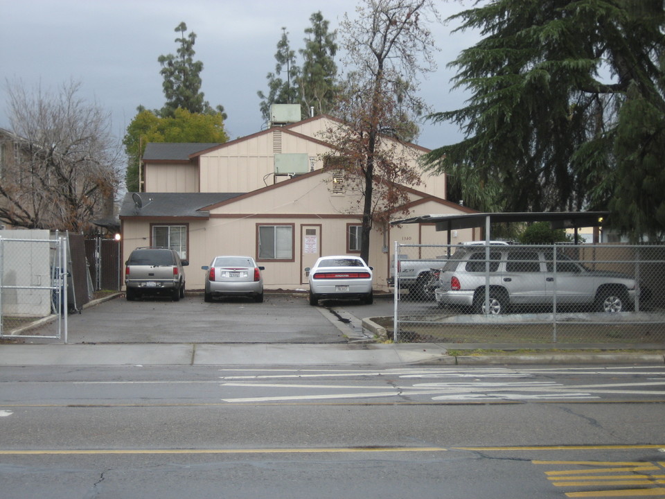 1340 N Cedar Ave in Fresno, CA - Building Photo