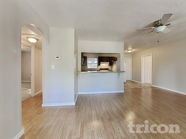 2144 23rd Ave N in St. Petersburg, FL - Foto de edificio - Building Photo