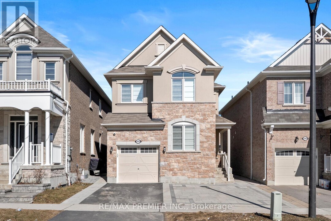 1058 Cameo St in Pickering, ON - Building Photo