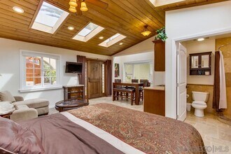 2377 Linwood St in San Diego, CA - Foto de edificio - Building Photo
