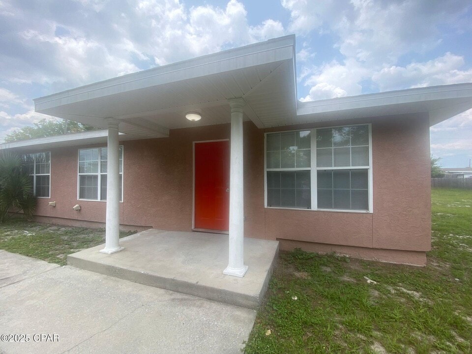 713 N 9th St in Panama City, FL - Building Photo