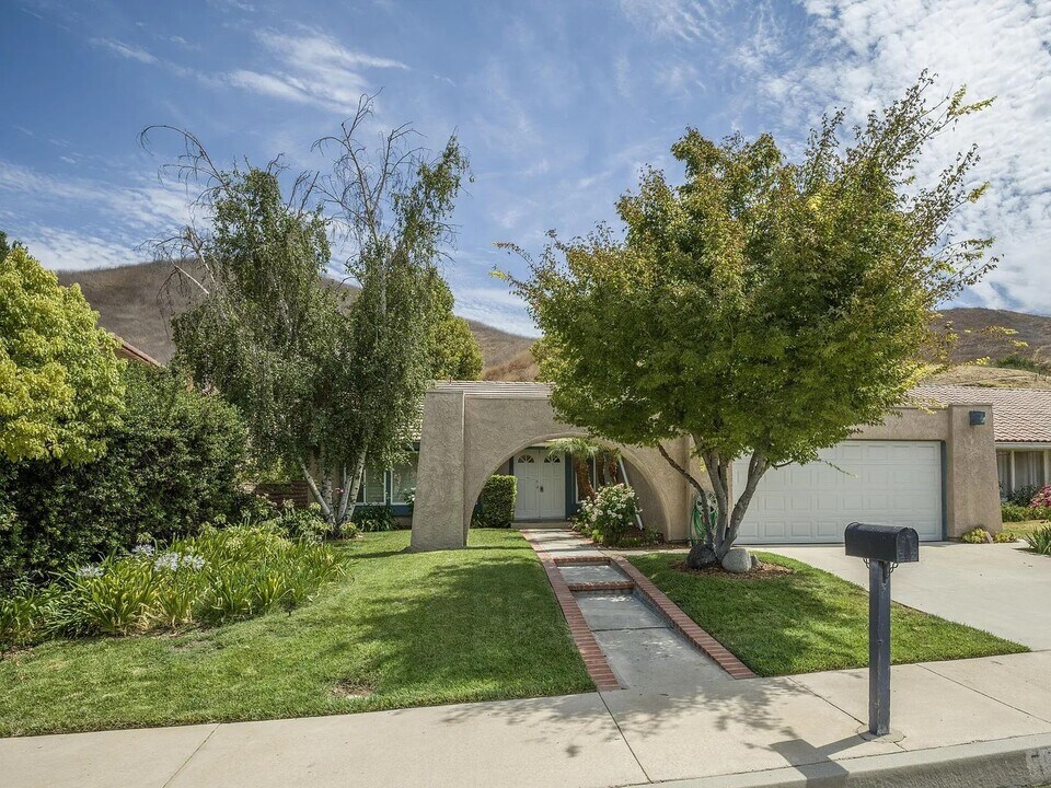5914 Carell Ave in Agoura Hills, CA - Building Photo