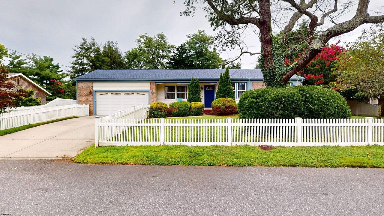 6 Sunset Ave in Linwood, NJ - Building Photo