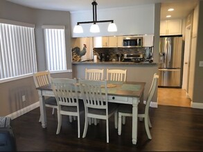 1279 Calle Bonita in Camarillo, CA - Building Photo - Building Photo