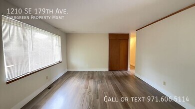 1210 SE 179th Ave in Portland, OR - Building Photo - Building Photo