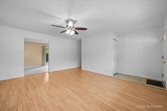 295 Frederick Ct in Hoffman Estates, IL - Building Photo - Building Photo