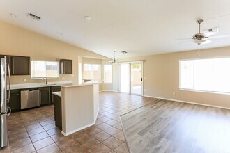 15316 W Laurel Ln in Surprise, AZ - Building Photo - Building Photo