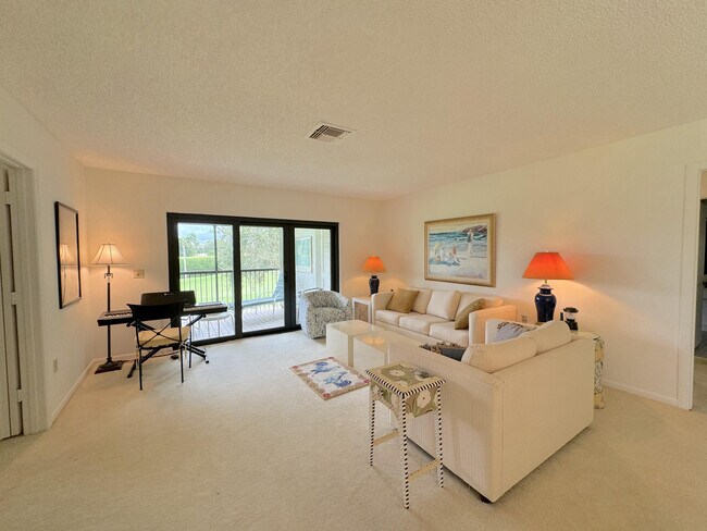9 Stratford Dr E in Boynton Beach, FL - Building Photo - Building Photo