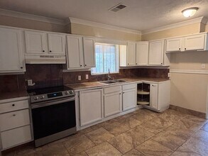 1670 Kentwood Dr in Jackson, MS - Building Photo - Building Photo