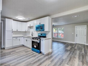 2017 Bellview St in La Marque, TX - Building Photo - Building Photo