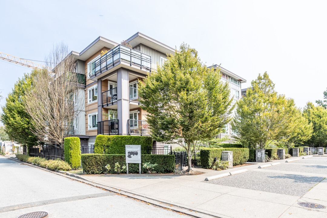 13740 75A Av in Surrey, BC - Building Photo