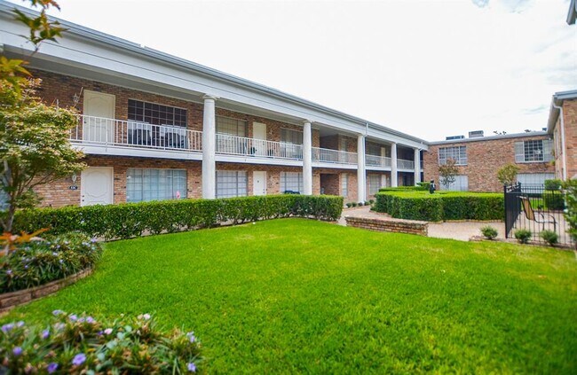 2101 Fountain View Dr photo'