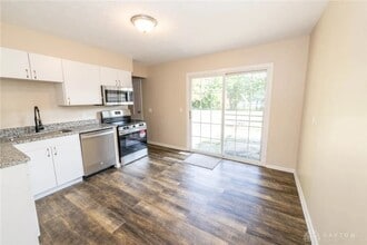 1130 Wendall Ave in New Carlisle, OH - Foto de edificio - Building Photo