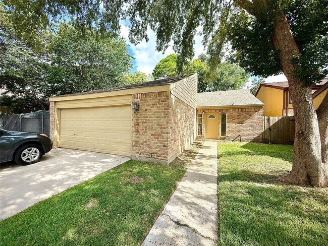 11530 Bellerive Dr in Houston, TX - Building Photo - Building Photo