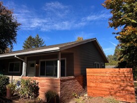 14675 SW Hall Blvd in Tigard, OR - Building Photo