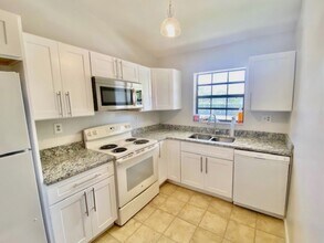 2900 Olivewood Terrace, Unit O202 in Boca Raton, FL - Building Photo - Building Photo