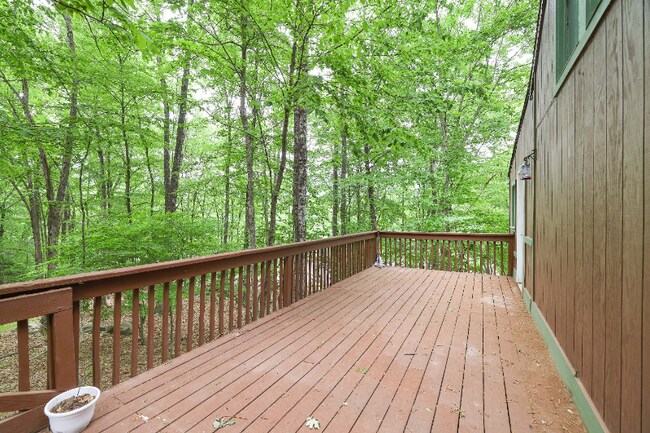 2129 Southport Dr in Bushkill, PA - Building Photo - Building Photo