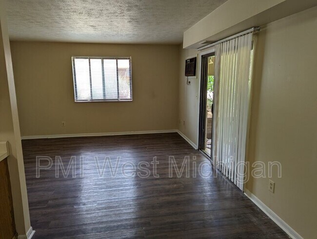 6074 In the Pines Dr SE in Grand Rapids, MI - Building Photo - Building Photo