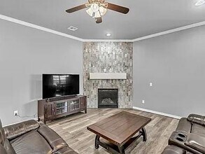 8913 Stacy Lynn Ln in Yukon, OK - Building Photo - Building Photo