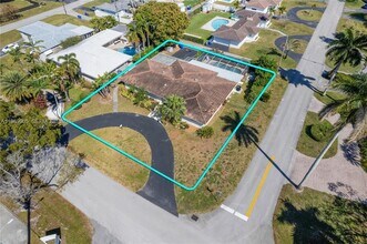 215 Entrada Dr in Hollywood, FL - Building Photo - Building Photo