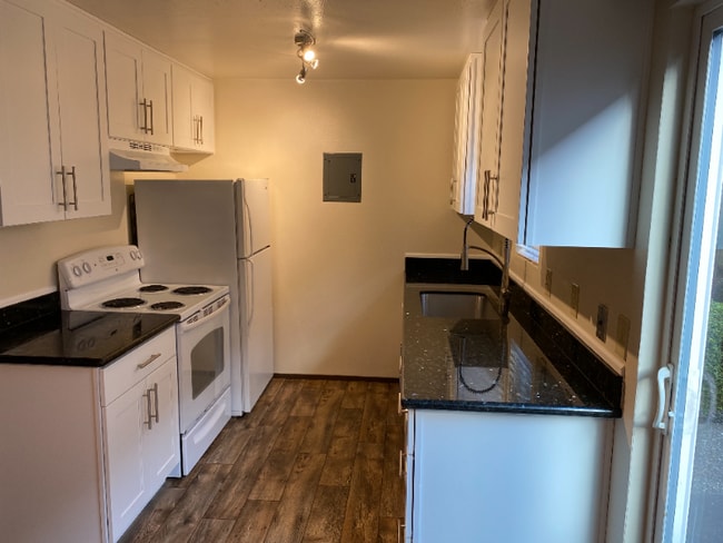 1220 N 137th St in Seattle, WA - Foto de edificio - Building Photo