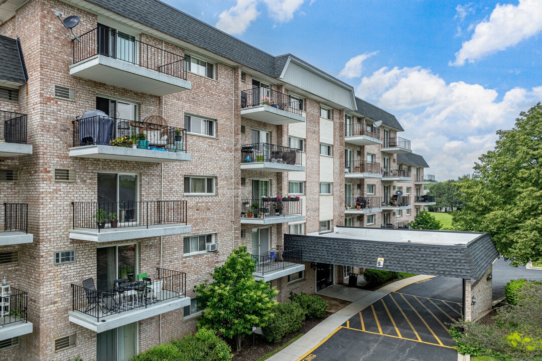 1000 S Lorraine Rd in Wheaton, IL - Building Photo