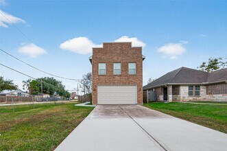 146 Disney St in Rosharon, TX - Building Photo - Building Photo