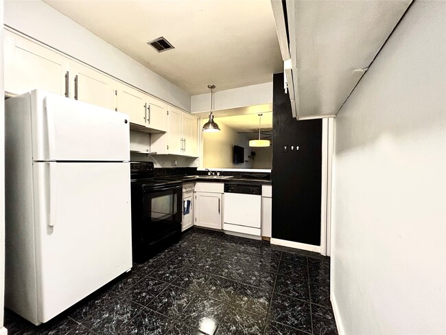 7825 Rue St Cyr St in Houston, TX - Building Photo - Building Photo