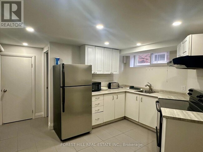 924 Avenue Rd in Toronto, ON - Building Photo - Building Photo