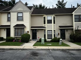 34 Cambridge Townhouse Dr in Egg Harbor Township, NJ - Building Photo