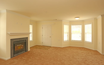 King's Isle Apartments in Mechanicville, NY - Building Photo - Interior Photo