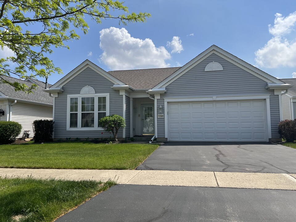 13385 Rockton Trl in Huntley, IL - Foto de edificio