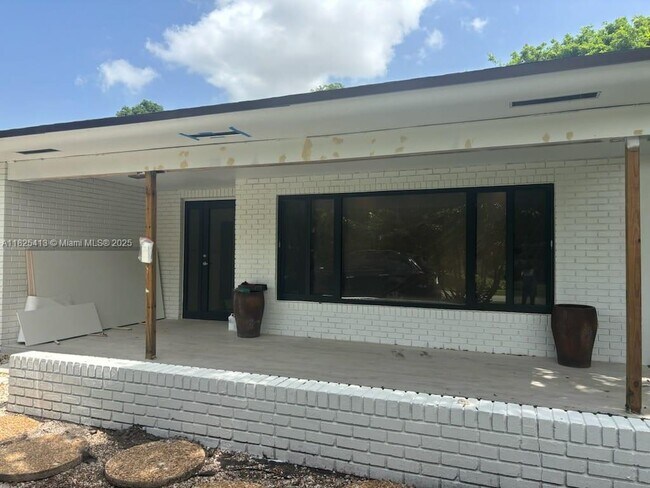 7211 NW 7th St in Plantation, FL - Building Photo - Building Photo