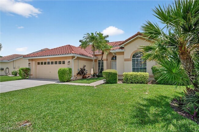 2138 E Crown Pointe Blvd in Naples, FL - Building Photo - Building Photo