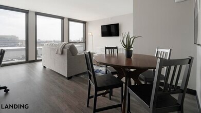 1922 W Ogden Ave, Unit 1601 in Chicago, IL - Building Photo - Building Photo