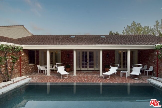 1121 N Beverly Dr in Beverly Hills, CA - Building Photo - Building Photo