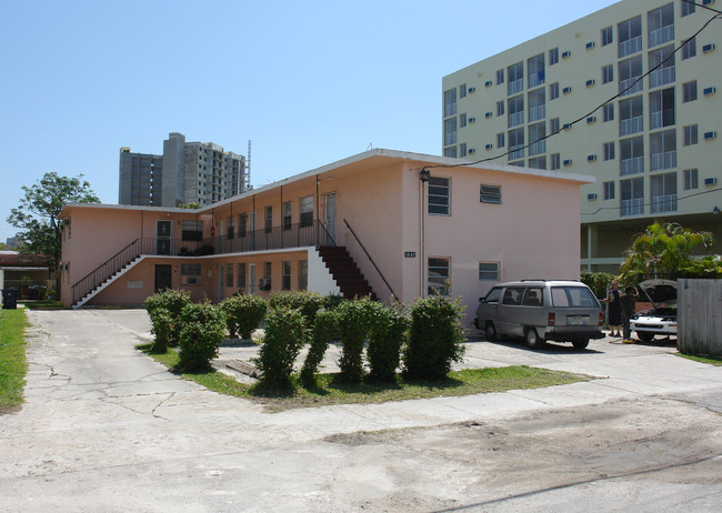 1607 NW 16th Ave in Miami, FL - Building Photo - Building Photo