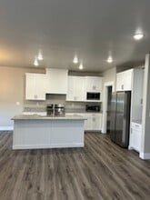 278 Hummingbird Wy in Sugar City, ID - Building Photo - Building Photo